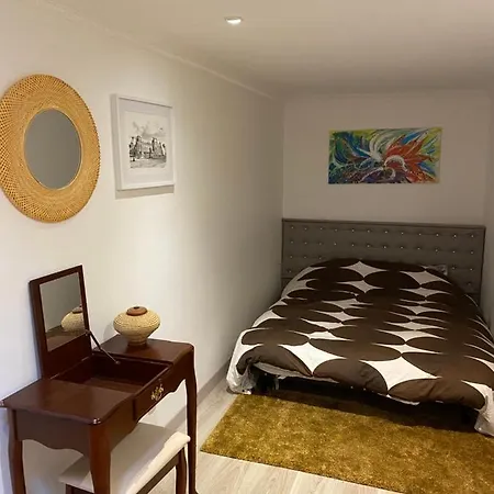 Cosy, Charming With Courtyard Appartamento *